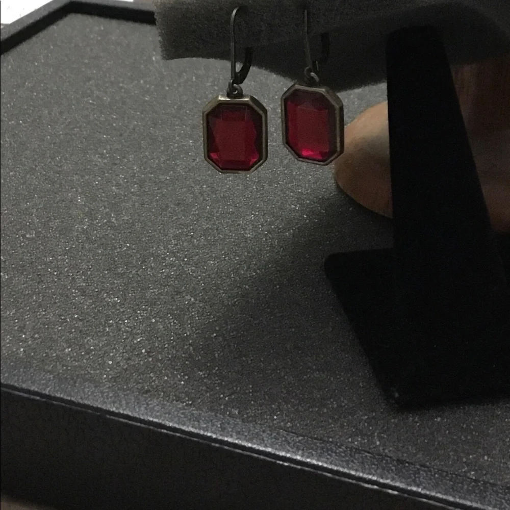 🌺 🚦3-$25🚦New Red w/Antique Gold Color Earrings